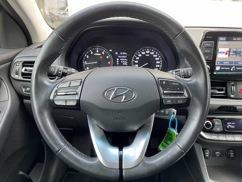 Hyundai i30 Edition 30 Kollisionswarner Temp SHZ PDC LenkradHZG Notbremsass. Spurhalteass.
